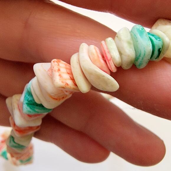 Vintage 17 Inch Shell Chip Necklace in Ivory Coral and Green Bead Tropical Style - Picture 9 of 10